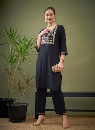 Embroidered Kurta & Pants Set 