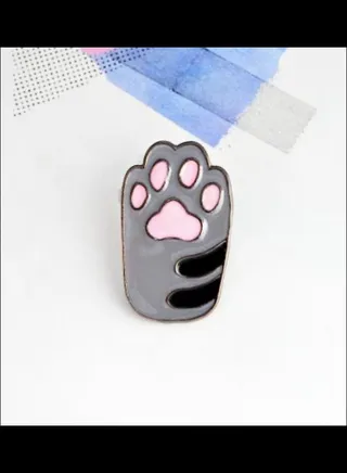 Cat Foot Design Brooch 