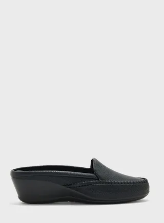 Round Shape Flat Moccasins