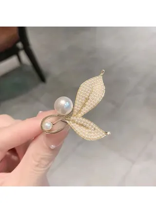 Minimalist And Versatile Brooch 