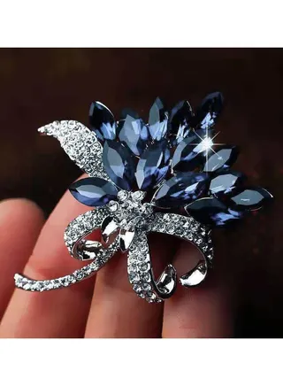 Minimalist And Versatile Brooch 