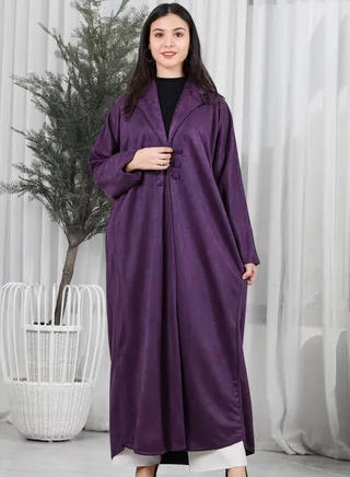 A pink Taffeta Abaya With Modern Elegance And Professional Touches, Characterized By Its Elegance And Attractive Color 