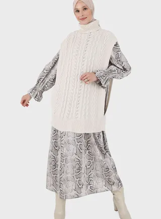 Turtle Neck Cable Knitted Sweater 