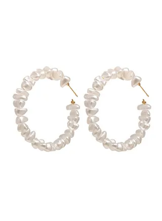 Fashionable Hoop Earrings With Pearl 