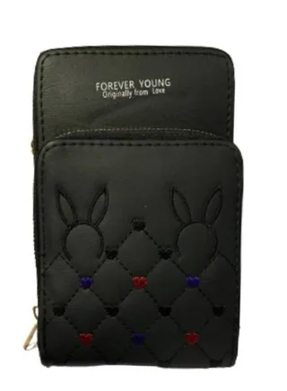 Crossbody bag with 3 zippers that can accommodate many items 
