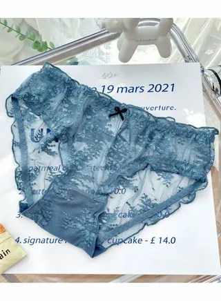 Middle Waist Lace Cut-Out Traceless Girls' Briefs 
