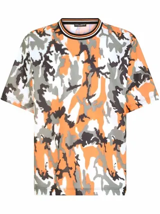 camouflage-print T-shirt