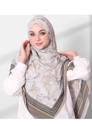 خمار ماليزي شيفون لون زيتوني مطبوع ديجيتال مقاس 150*150 سم 