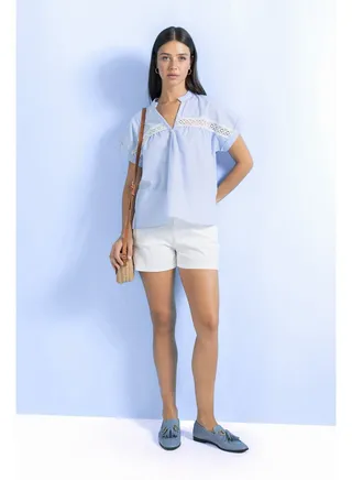 Woman Woven Shorts 
