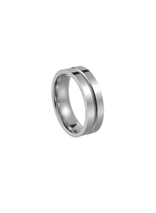 Distinctive stainless steel ring with a line design in silver color 