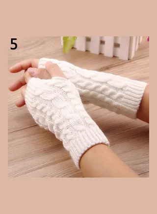 Pair Of Warm Knitted Soft Gloves White 