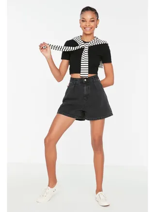 Black Pleated Denim Shorts TWOSS20SR0129 