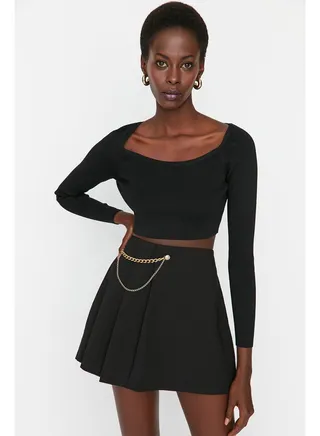 Black Chain and Pleat Detail Woven Shorts Skirt TWOAW23SR00041 