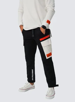 Men's Multi Contrast Pockets Cargo pant in Nylon Black 