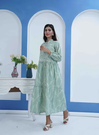Casual Maxi Jalabiya: Green Leaf Print Pattern, 100% Cotton, Collared Neck for a Refreshing Look 