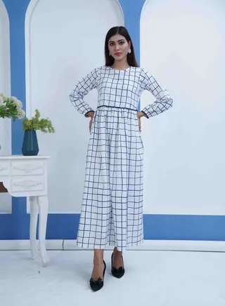 Casual Maxi Jalabiya: Chic White Ensemble with Check Pattern, 100% Cotton, and Black Lace Detailing on Front and Sleeves 
