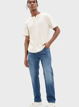 Light Wash Relaxed Fit Jeans 