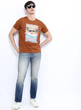 Mid Rise Light Fade Jeans with Pockets