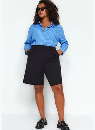 Black High Waist Finike Woven Shorts & Bermuda TBBAW24AP00001