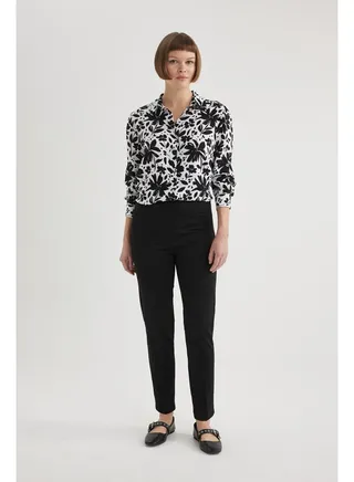 Woman Smart Casual Valentina-Cigarette Woven Trousers 