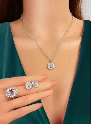 Luxury Jewellery Set For  Women Inlaid With Zirconia 