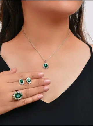 Luxury Jewellery Set For  Women Inlaid With Zirconia 