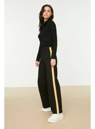 Woman Modest Jogger Black 