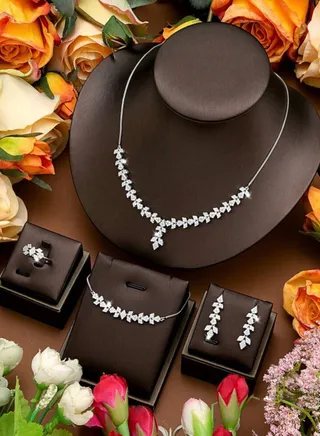 Luxury Jewellery Set For  Women Inlaid With Zirconia 