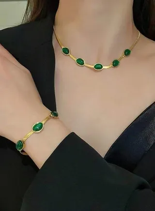 Luxury & Elegant 18k Gold Plated Necklace & Bracelet Jewelry Set For Women Inlaid With Green Jade Stone 