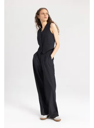 Woman Wide Leg Woven Trousers 