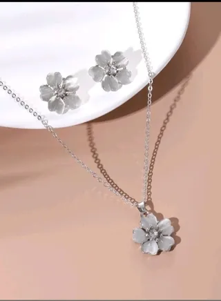Luxury Jewellery Set For  Women Inlaid With Zirconia 