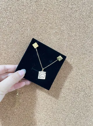 Stainless steel 18K gold plated non fading geometric square clavicle necklace and earrings three piece set 