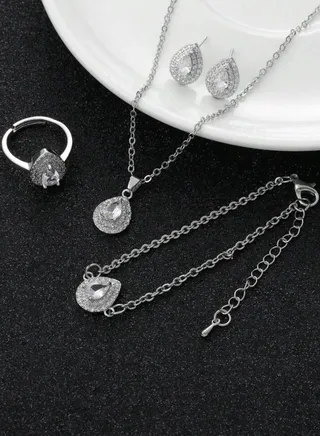 Elegant Jewellery Set For Women Inlaid With Zirconia 