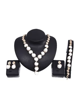 4-Piece 18 Karat Gold Plated Alloy Jewellery Set With Pearl And Rhinestones 