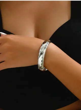 Elegant & High Quality Silver Plated Bracelet Bangle For Women 