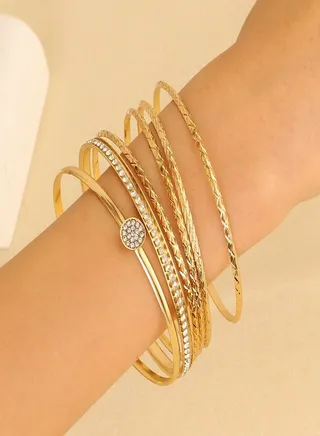 Six-piece set of bracelets with different textures can be worn in combination or alone for parties, weddings, gifts, and fashion accessories for everyday use 