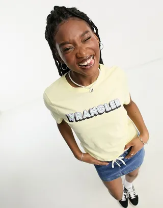 Wrangler retro logo t-shirt in french vanilla