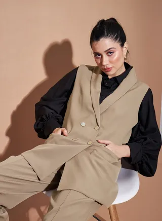 Sleeveless Longline Blazer with Patch Pocket 