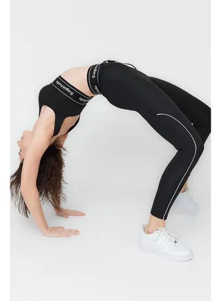 X Sagaza Studio Black Stretchy Sports Tights with Piping Detailed and Push-Up Stitching. 