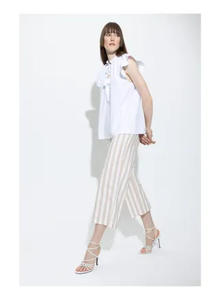 Woman Crop Wide Leg Woven Trousers 