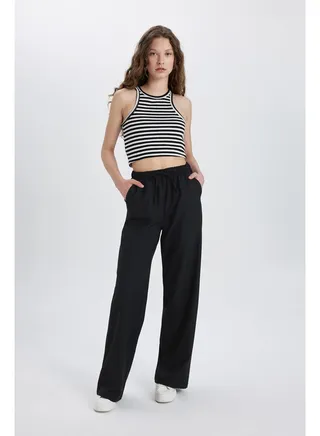 Woman Wide Leg Woven Trousers 
