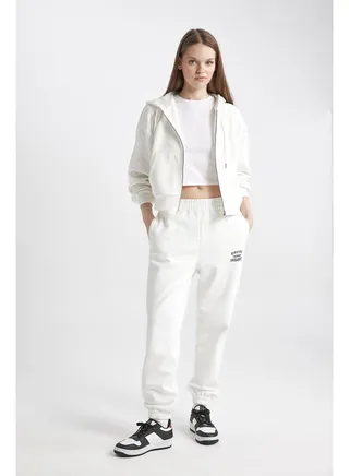 Woman Jogger Fit Knitted Trousers 