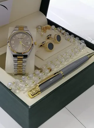 men's Watch Set Of 4 Pieces, A Wrist Watch With A Pen, A Set Of Buttons And The 