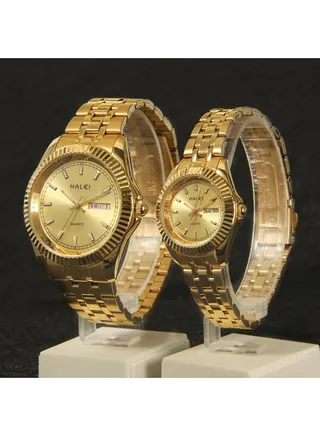 HALEI Luxury Couple Watches Golden Tone Stainless Steel Quartz Calendar Wristwatch Rhinestone His and Her Watch Set 