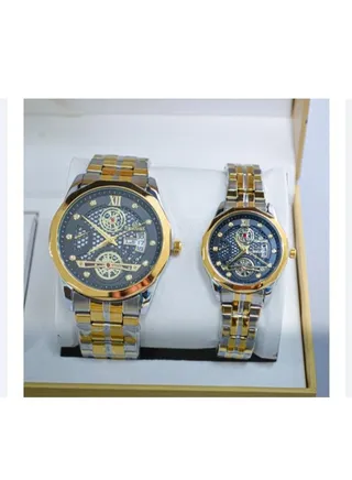A unisex watch set made of stainless steel, water resistant, scratch resistant and shock absorbent. 
