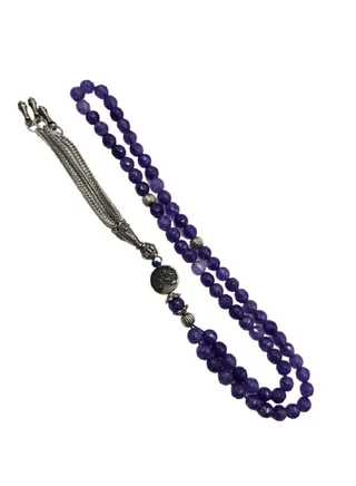 Brazilian agate rosary is distinguished by its attractive and vibrant color. 