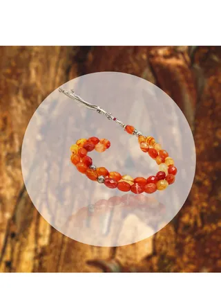 Onyx prayer rosary combines the beauty of the stone with its elegant design. A soft texture that adds to the comfort of use. 