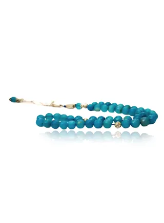 The light blue Brazilian agate rosary, measuring 8 ml, is a unique piece, combining the beauty of Brazilian agate and the elegance of the light blue color. 