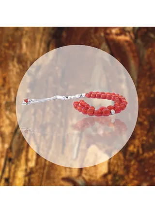 Rosary for remembrance and supplication is elegantly designed, which enhances the attractiveness of the rosary and highlights the beauty of onyx 