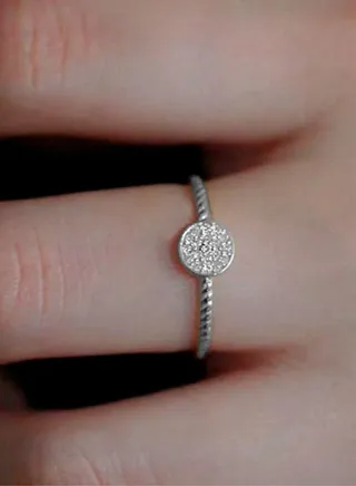 A 925 silver disc set with zirconium opening ring as a gift, with a stylish and exquisite packaging box. It is a versatile girl for dating and gift giving 